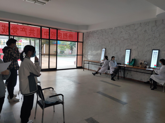 学校开展青少年近视调查