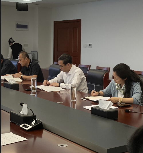 学校召开5月份学生工作例会暨“润心”月度例会
